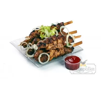 Мини-шашлычок из свиного ошейка на бамбуковой шпажке