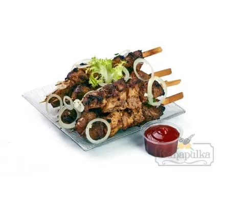 Мини-шашлычок из свиного ошейка на бамбуковой шпажке