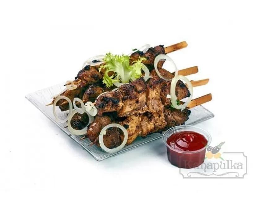 Мини-шашлычок из свиного ошейка на бамбуковой шпажке