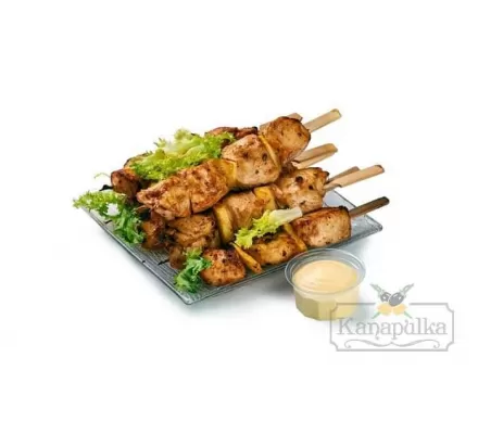 Куриный мини-шашлычок с ананасом на бамбуковой шпажке
