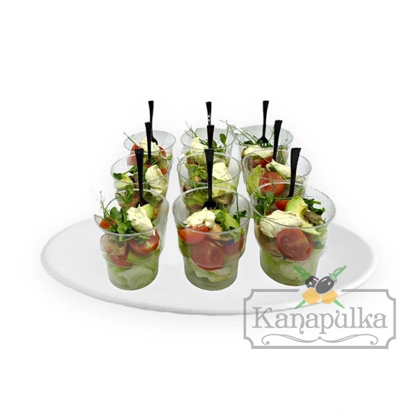 Салат с маринованными мидиями и белым соусом