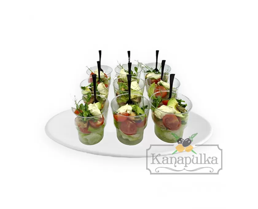 Салат с маринованными мидиями и белым соусом