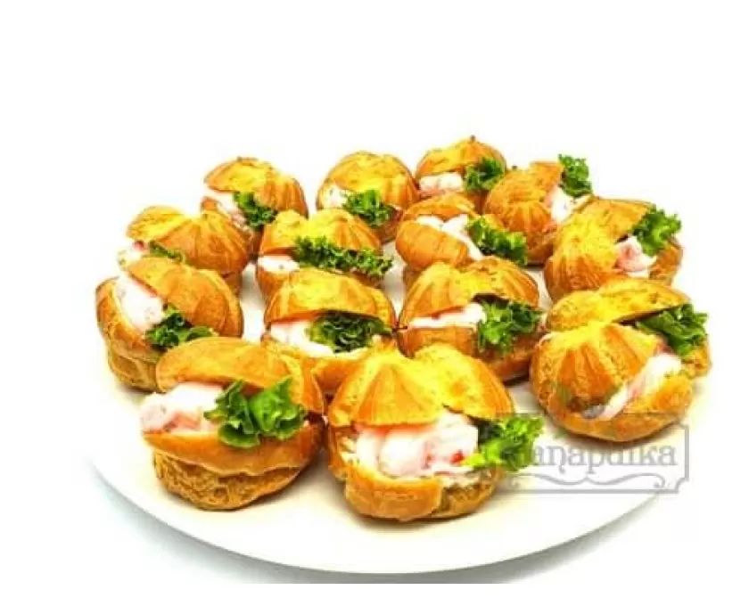 Профитроли с муссом из лосося