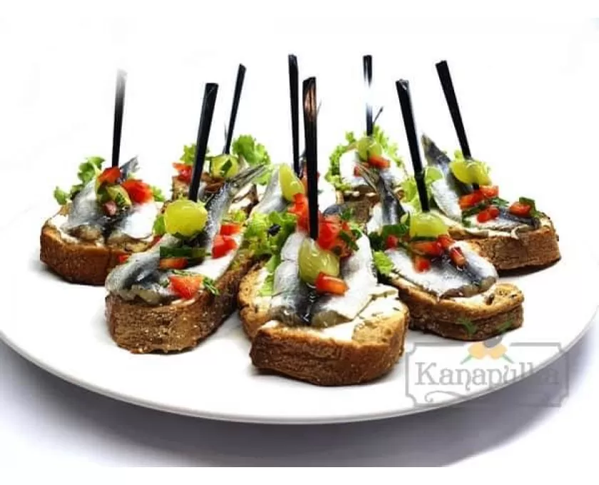 Брускетта с черноморской тюлечкой