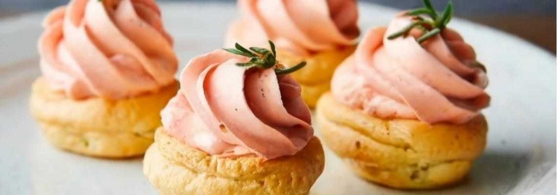 Рецепт профитролей с муссом из лосося