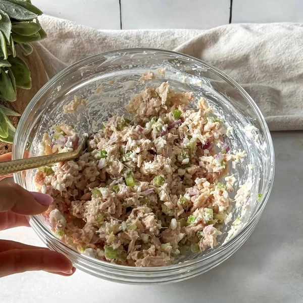 салат с тунцом и сельдереем