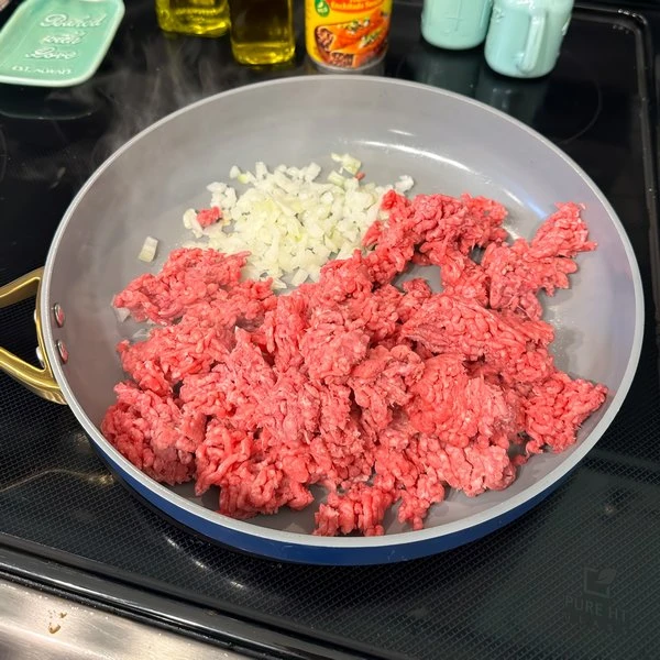 жарить говяжий фарш с луком