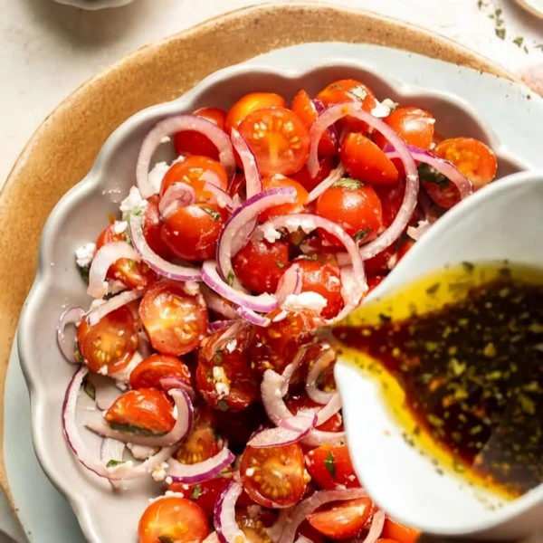 заправить салат с помидорами черри