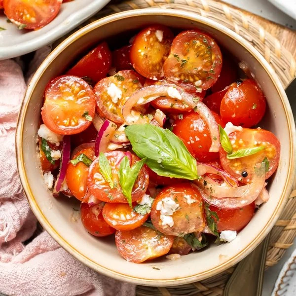 фото рецепт маринованного салата с помидорами черри и луком