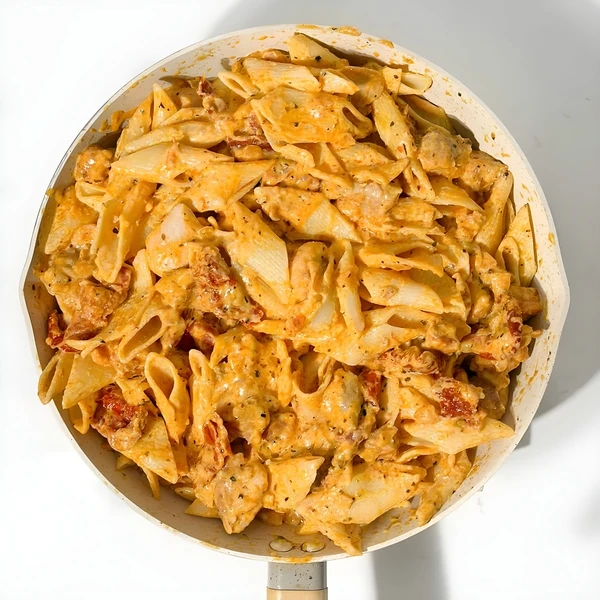 макароны с курицей и чоризо