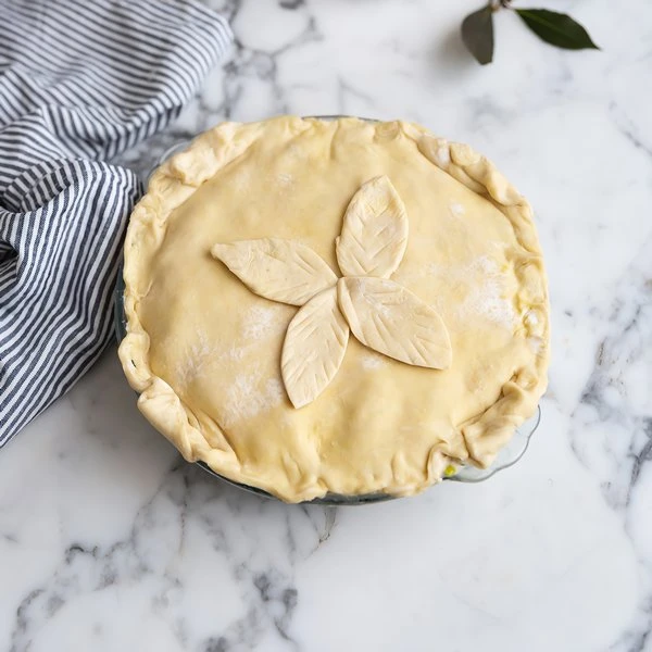 собирать пирог с грибами и курицей