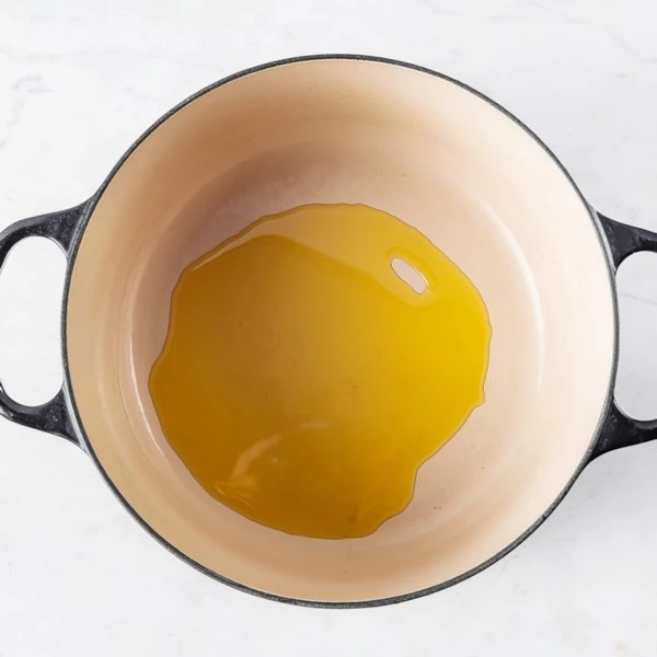 кастрюля с маслом