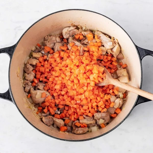 приготовить зажарку для плова с курицей