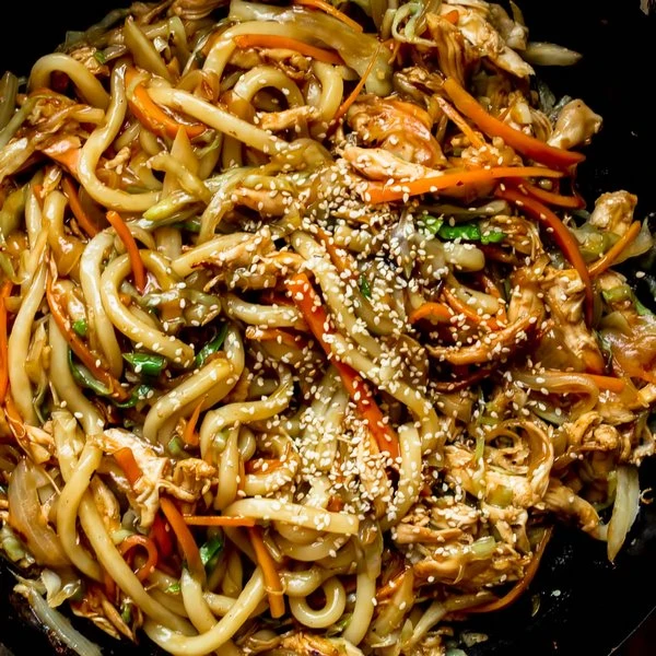 как подавать лапшу удон с курицей