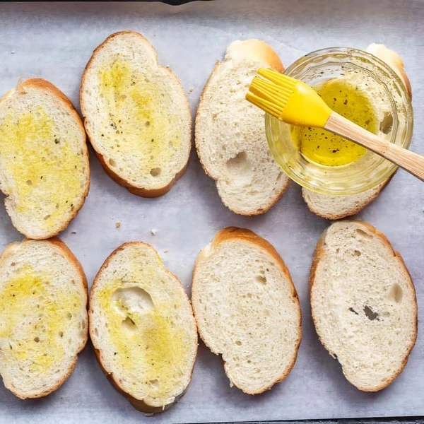 приготовить брускетки 