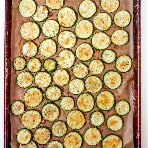 посыпать кабачки сыром