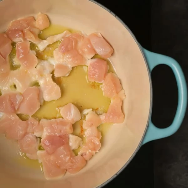 обжаривать курицу на пасту