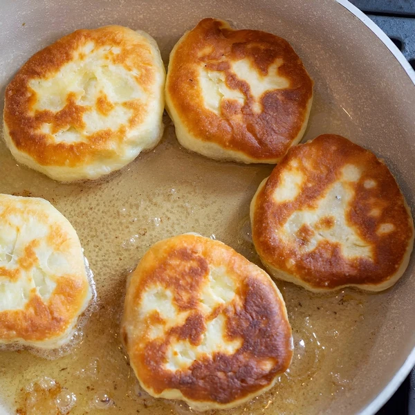 жарить пирожки с мясом на сковороде