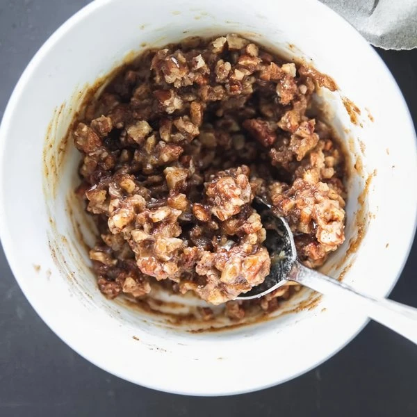 смешат орехи с сахаром