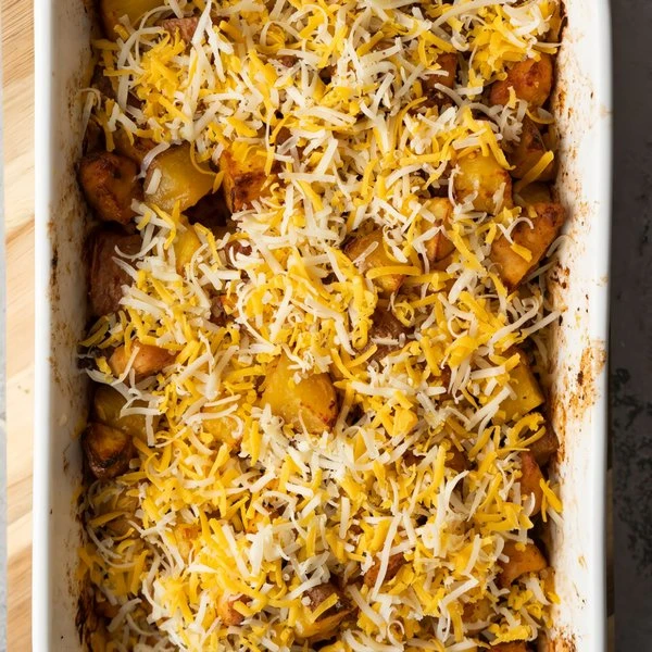 посыпать картофельнкю запеканку сыром